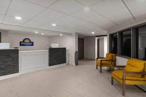 Lobby - Days Inn by Wyndham Mandan Bismarck Area (Mandan)