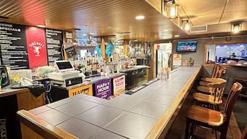Aperto a pranzo, a cena e per l'happy hour