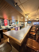 Serves lunch, dinner, and happy hour
