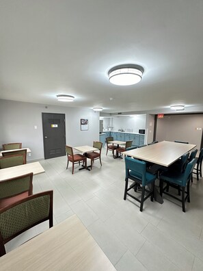 Free daily continental breakfast  - Days Inn by Wyndham Mandan Bismarck Area (Mandan)