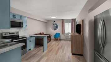 Room, 1 King Bed, Non Smoking, Kitchenette | Down duvets, individually decorated, individually furnished, desk