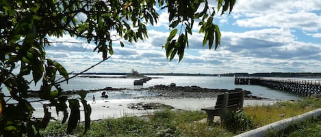 Beach nearby, sun-loungers, beach towels