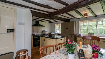 Casa de campo | Cocina privada | Frigorífico, microondas, horno y placa de cocina