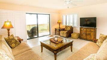 Kondominium, 2 Tempat Tidur Queen, pemandangan samudra (SEA -222 3BR Ocean View Pool Free Tix) | 3 kamar tidur, setrika/meja setrika, Wi-Fi gratis, dan seprai linen