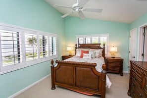 Condo, 2 camas Queen size, vista al océano (SEA -222 3BR Ocean View Pool Free Tix) | 3 habitaciones, tabla de planchar con plancha y wifi gratis 