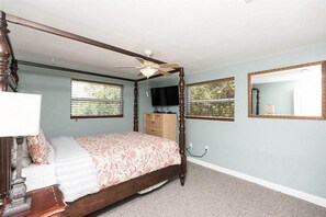 2 bedrooms, iron/ironing board, Internet, bed sheets - Palmetto Retreat [2/2] Free Activities! & Wifi Beach Nearby (St. Augustine)