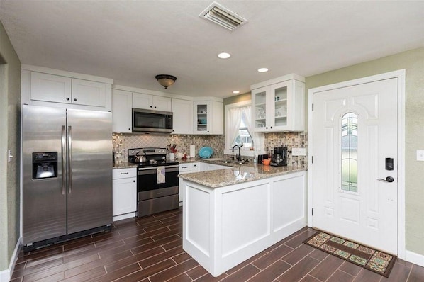 Ferienhaus, Mehrere Betten (PALMETTO RETREAT 2BR Free Activities ) | Eigene Küche | Kühlschrank, Mikrowelle, Herdplatte, Geschirrspüler