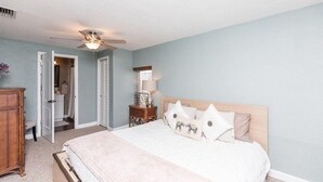 Rumah, Beberapa Tempat Tidur (PALMETTO RETREAT 2BR Free Activities ) | 2 kamar tidur, setrika/meja setrika, akses internet, dan seprai linen
