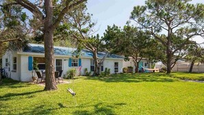 Rumah, Beberapa Tempat Tidur (PALMETTO RETREAT 2BR Free Activities ) | Halaman properti