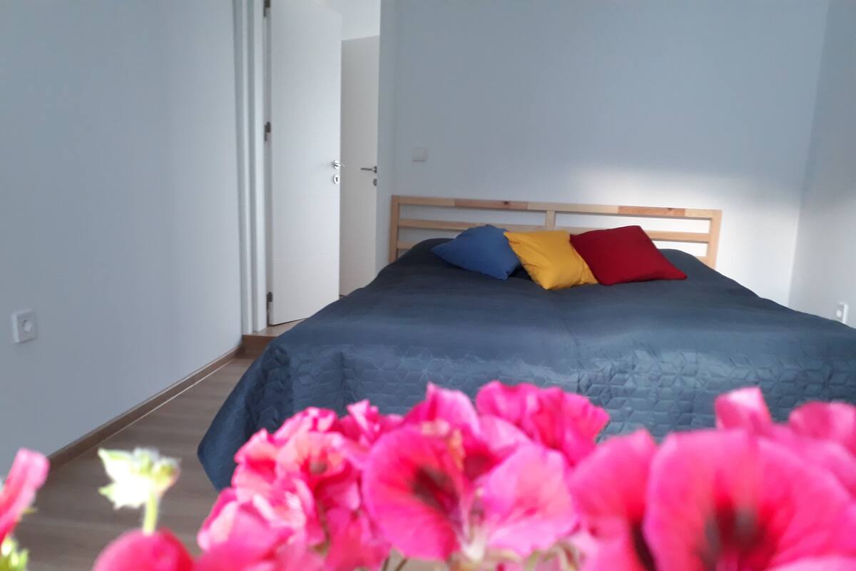 Tempur-Pedic beds, soundproofing, free WiFi, bed sheets