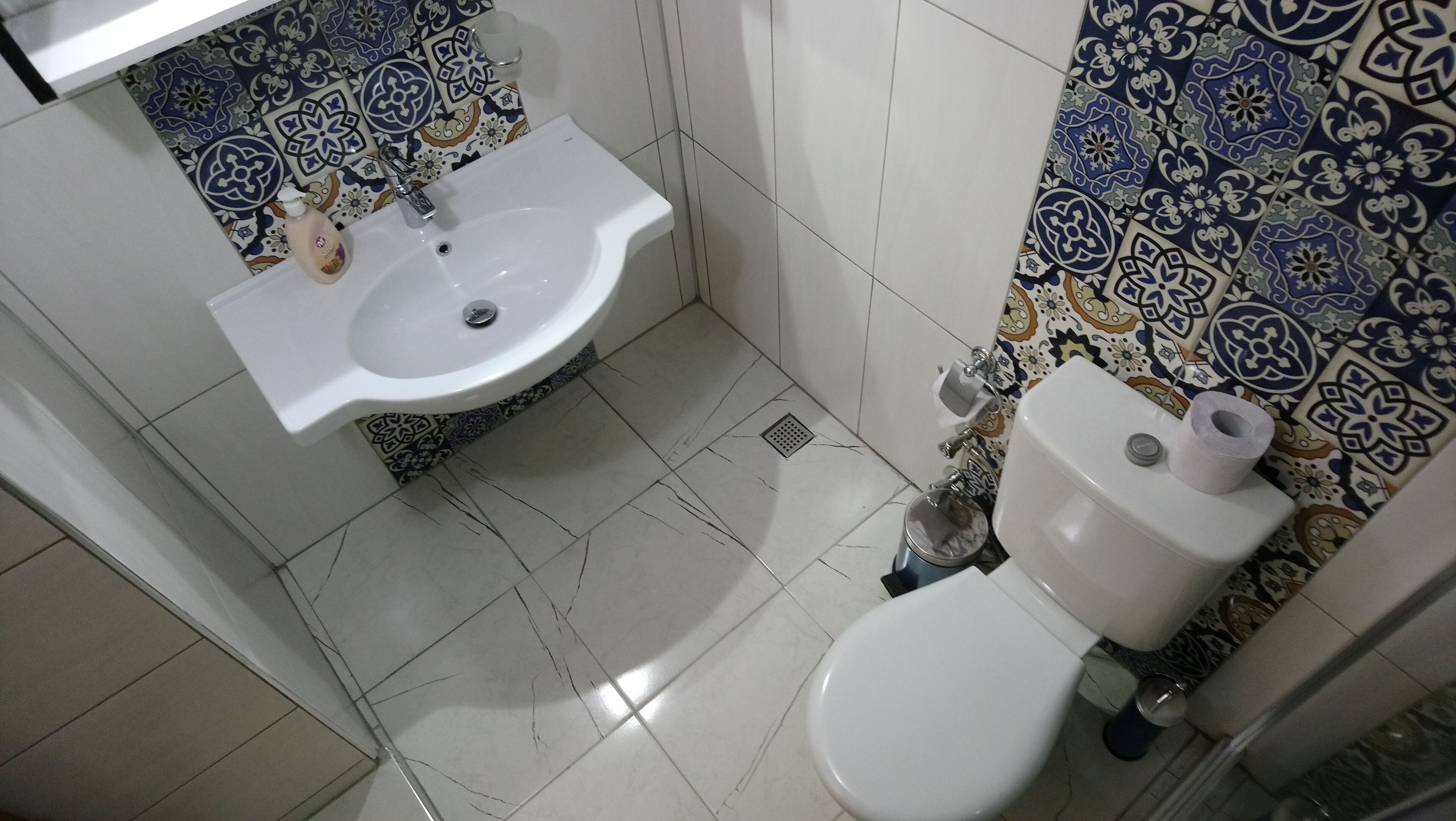 business double room, courtyard view | bathroom | shower, free toiletries, hair dryer, slippers