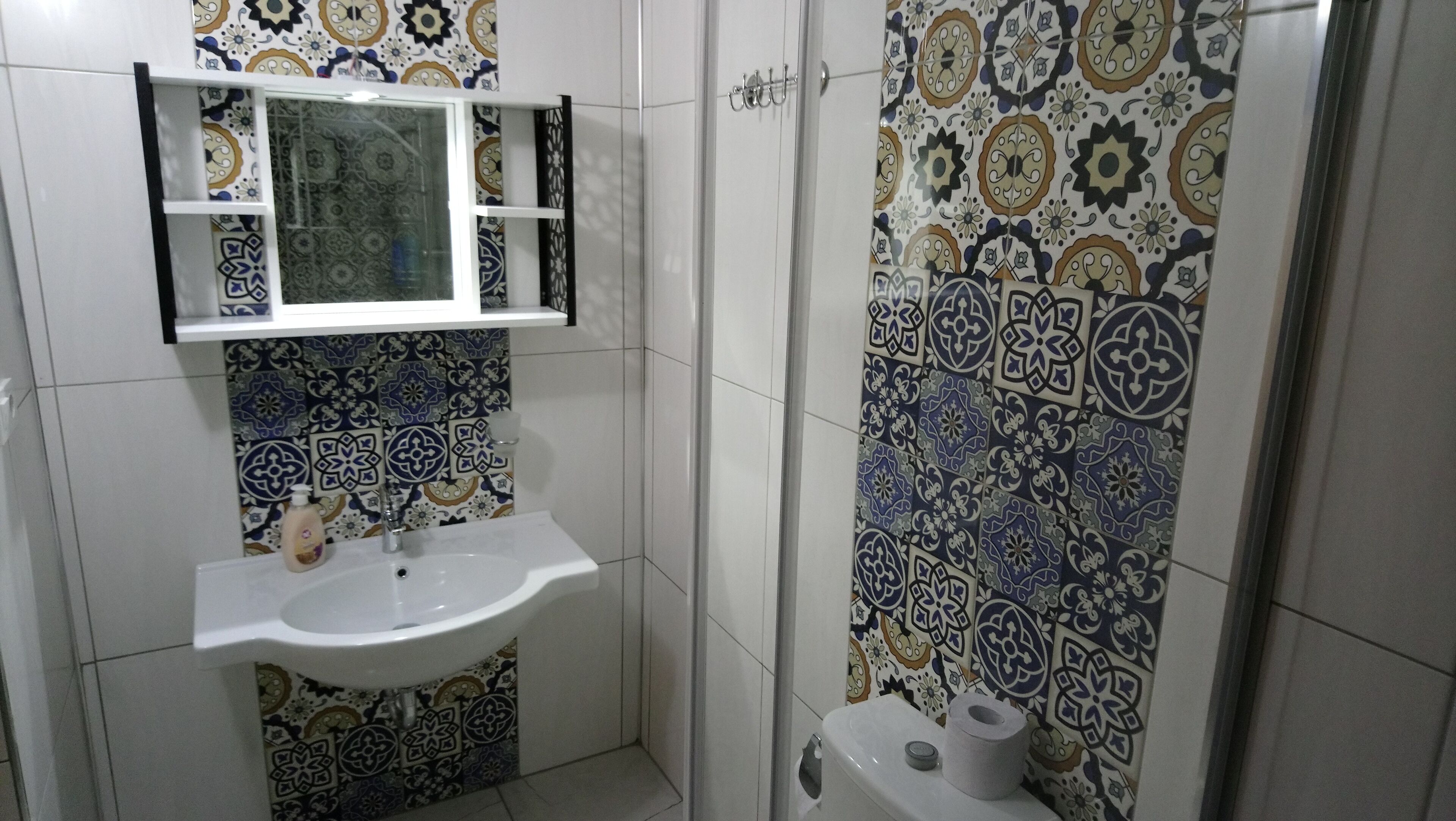 business double room, courtyard view | bathroom sink