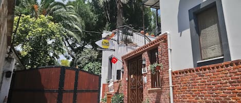 Fachada de la propiedad