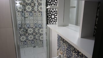 Family Room, Courtyard View | Bathroom shower