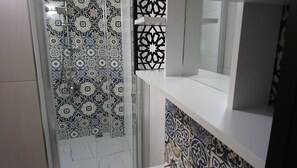 Bathroom shower - Ena Serenity Boutique Hotel (Selçuk)