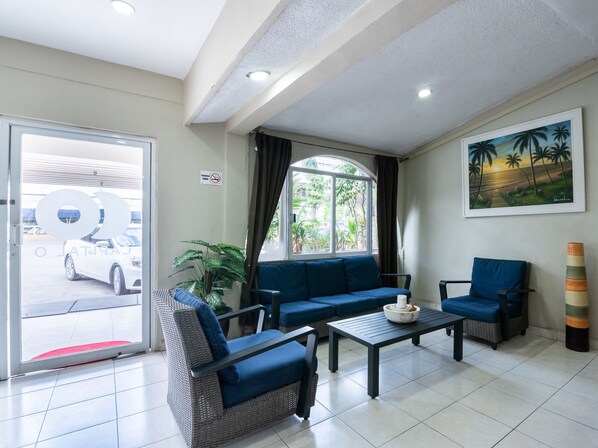 Coin salon dans le hall