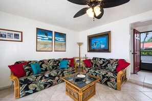 Condo, 1 très grand lit, vue sur l’océan (Keauhou Kona Surf and Racquet Club To) | Aire de séjour