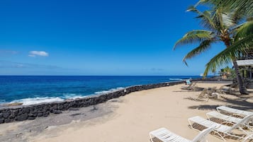 Condo, 1 King Bed with Sofa bed (Casa De Emdeko 330) | Beach | On the beach
