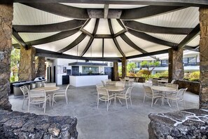 Condo, 1 King Bed with Sofa bed (Casa De Emdeko 330) | Outdoor dining