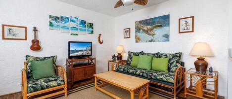 Condo, 1 Queen Bed with Sofa bed (Alii Villas#340 Top floor with Ocean ) | Living area