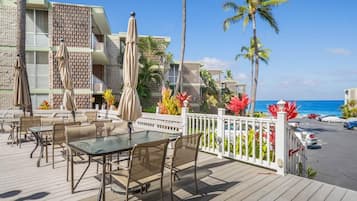 Condo, 1 Queen Bed with Sofa bed (Alii Villas#340 Top floor with Ocean ) | Property grounds