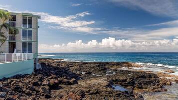Condo, 1 Queen Bed with Sofa bed (Alii Villas#340 Top floor with Ocean ) | Beach | On the beach