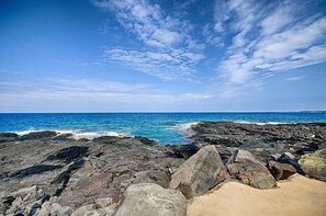 Condo, 1 King Bed with Sofa bed (Kona Makai 3-302) | Beach/ocean view