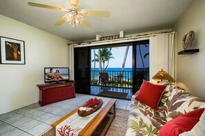 Condo, 1 King Bed (Kona Isle E23) | Living room