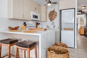 Condo, 1 King Bed (Kona Isle E23) | Private kitchen