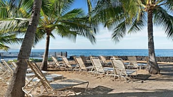 Condo, 1 Queen Bed with Sofa bed (Casa De Emdeko 204) | Property grounds