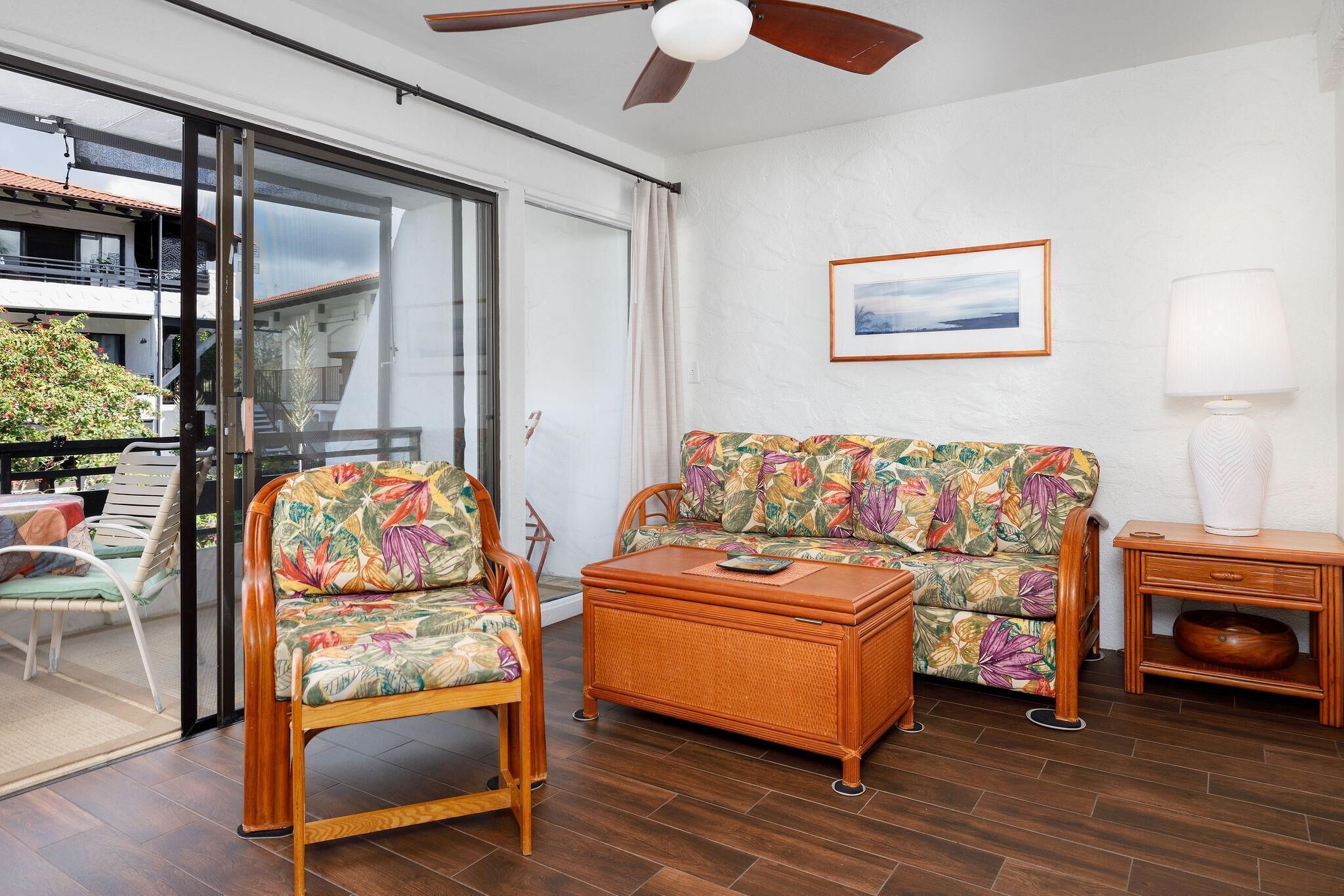 Condo, 1 Queen Bed with Sofa bed (Casa De Emdeko 204) | Living area