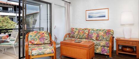 Appartement, 1 queensize bed met slaapbank (Casa De Emdeko 204) | Woonruimte | Een televisie