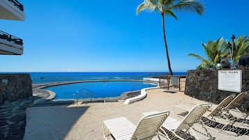 Condo, 1 King Bed with Sofa bed (Casa De Emdeko 219) | Property grounds