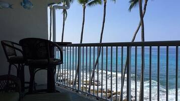 House, 1 Queen Bed (Kona Magic Sands 313) | Balcony