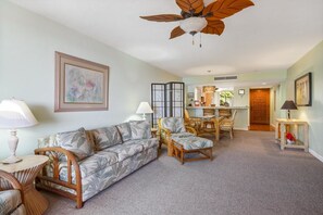 Apartment, Mehrere Betten (Holualoa Bay Villas#106) | Wohnbereich