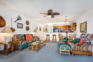 Living area - Sea Village 3-317 (Kailua-Kona)