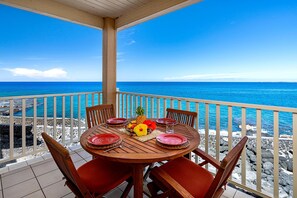 Outdoor dining - Sea Village 4-205 (Kailua-Kona)