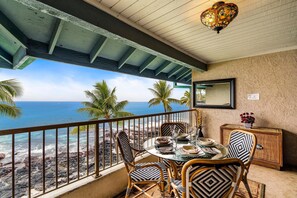 Condo, 1 King Bed with Sofa bed (Kona Reef D32) | Outdoor dining