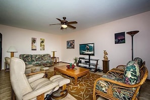 Condo, 1 King Bed with Sofa bed (Kahaluu Bay Villas 304) | Living room
