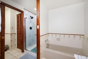 Condo, 1 King Bed with Sofa bed (Kahaluu Bay Villas 304) | Bathroom | Towels, toilet paper - Kahaluu Bay Villas 304 (Kailua-Kona)