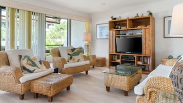 Apartment, Mehrere Betten (Casa De Emdeko 211) | Wohnbereich | Fernseher