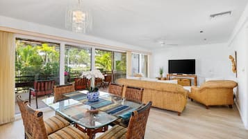 Condo, Multiple Beds (Casa De Emdeko 211) | Dining