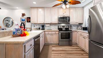 Condo, Multiple Beds (Country Club Villas#115) | Private kitchen | Fridge, microwave, oven, stovetop