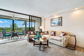 House, 1 Queen Bed (Kona Alii 608) | Living area