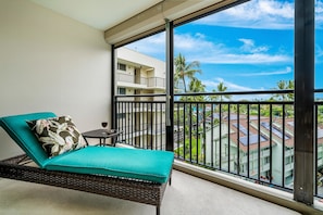 House, 1 Queen Bed (Kona Alii 608) | Balcony - Kona Alii 608 (Kailua-Kona)