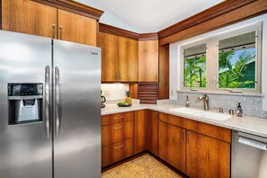 House, Multiple Beds (Mahuahua Hale) | Private kitchen | Fridge, microwave, stovetop, dishwasher - Mahuahua Hale (Kailua-Kona)