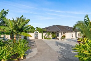 House, Multiple Beds (Kona Bubbles) | Property grounds - Kona Bubbles (Kailua-Kona)