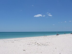 On the beach - Cozy cottage on Casey Key (Nokomis)