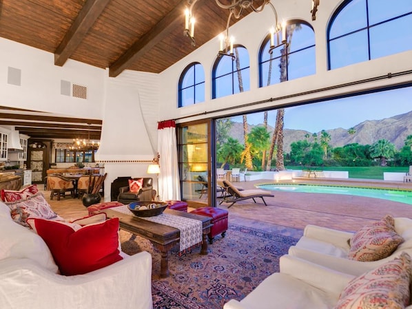 Luxury Villa (includes 2 nights free) | Living area | LED TV - k (Indian Wells)