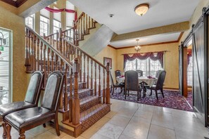 Building design - The Whispering Pines Inn Bed & Breakfast (Norman)